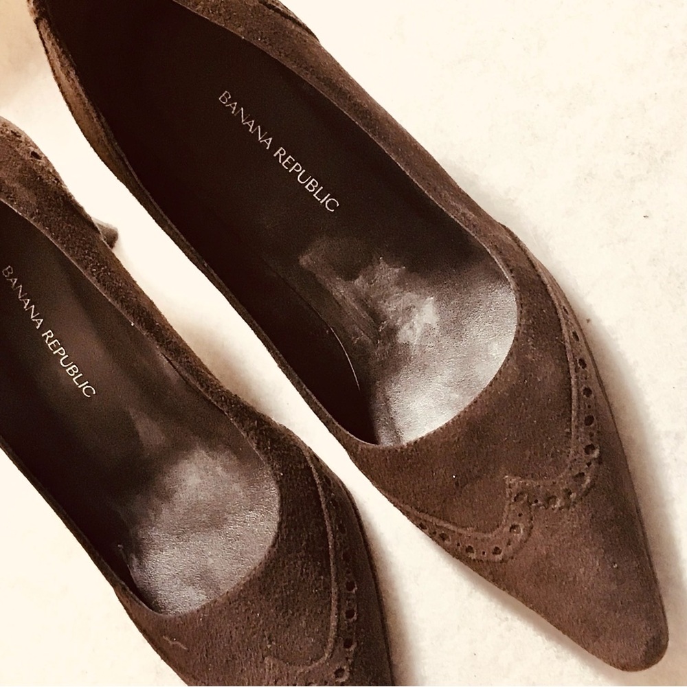 Banana Republic classic ‘wingtip’ pump-6 1/2